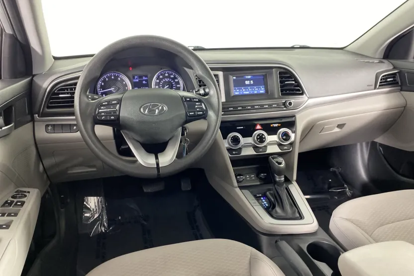 2019 Hyundai Elantra SE photo 1