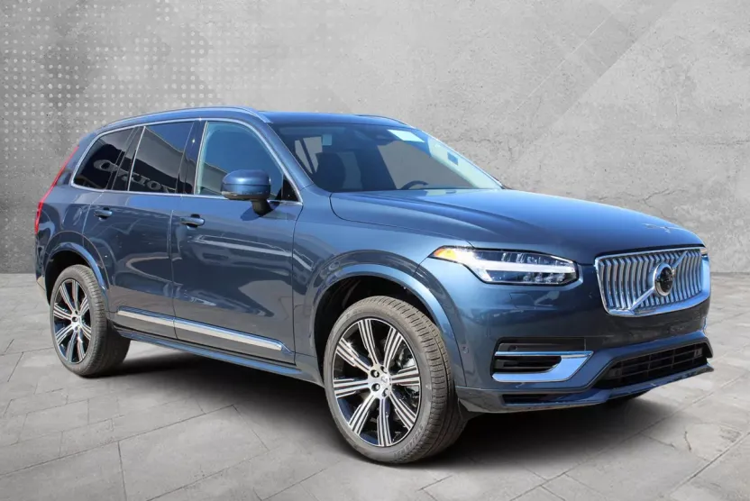 2025 Volvo XC90 T8 Plus photo 1