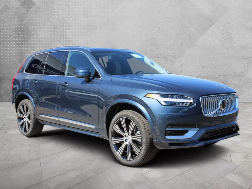 2025 Volvo XC90 T8 Plus photo 1