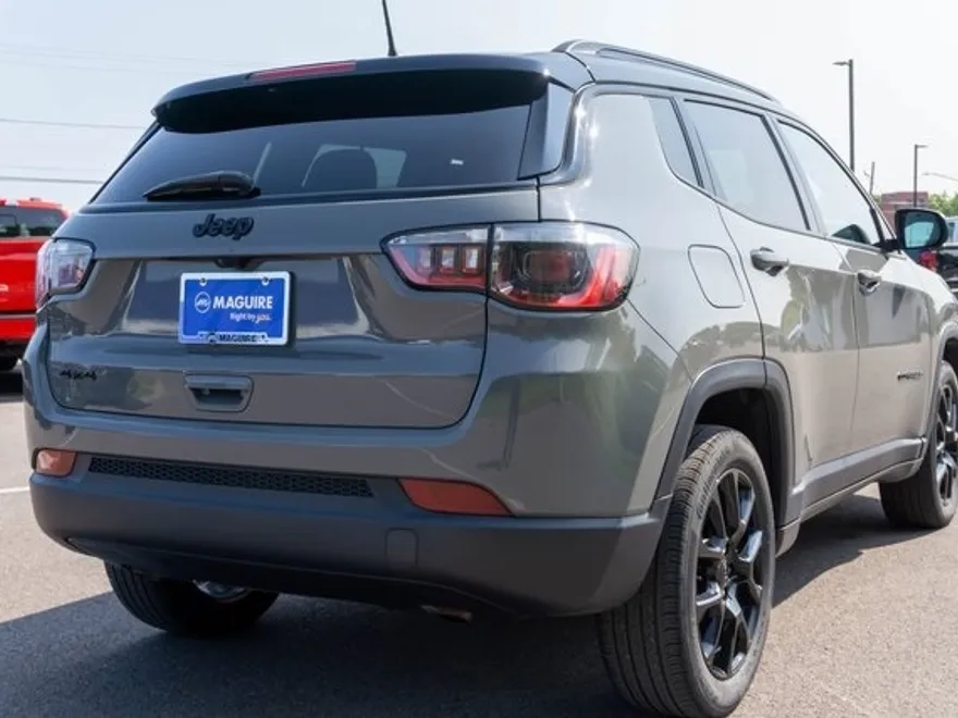 2023 Jeep Compass Altitude photo 1