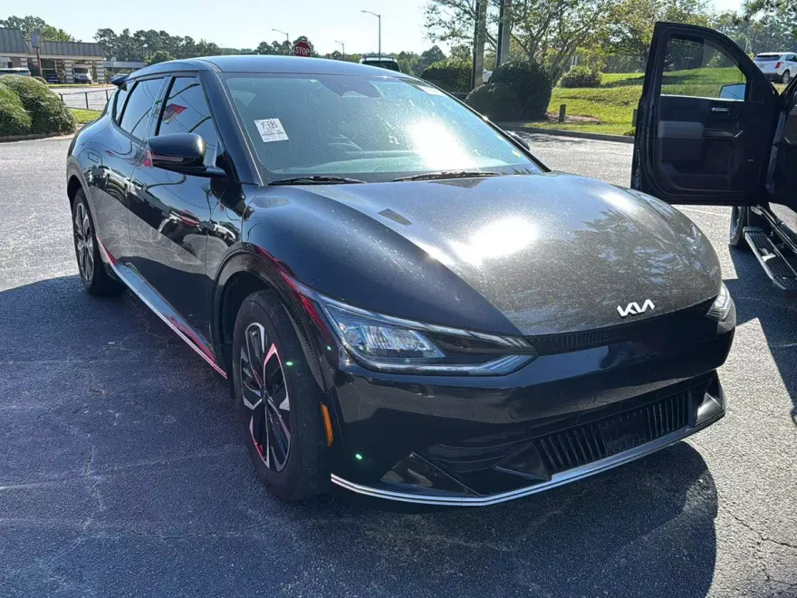 2022 Kia EV6 Wind photo 1