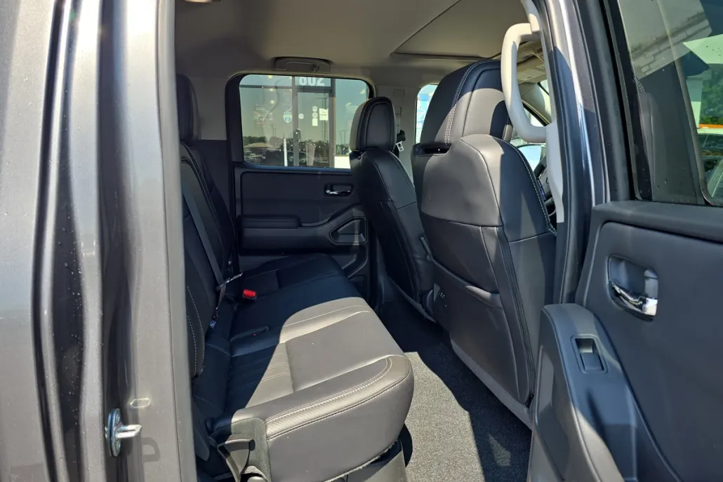 2024 Nissan Frontier SL photo 1