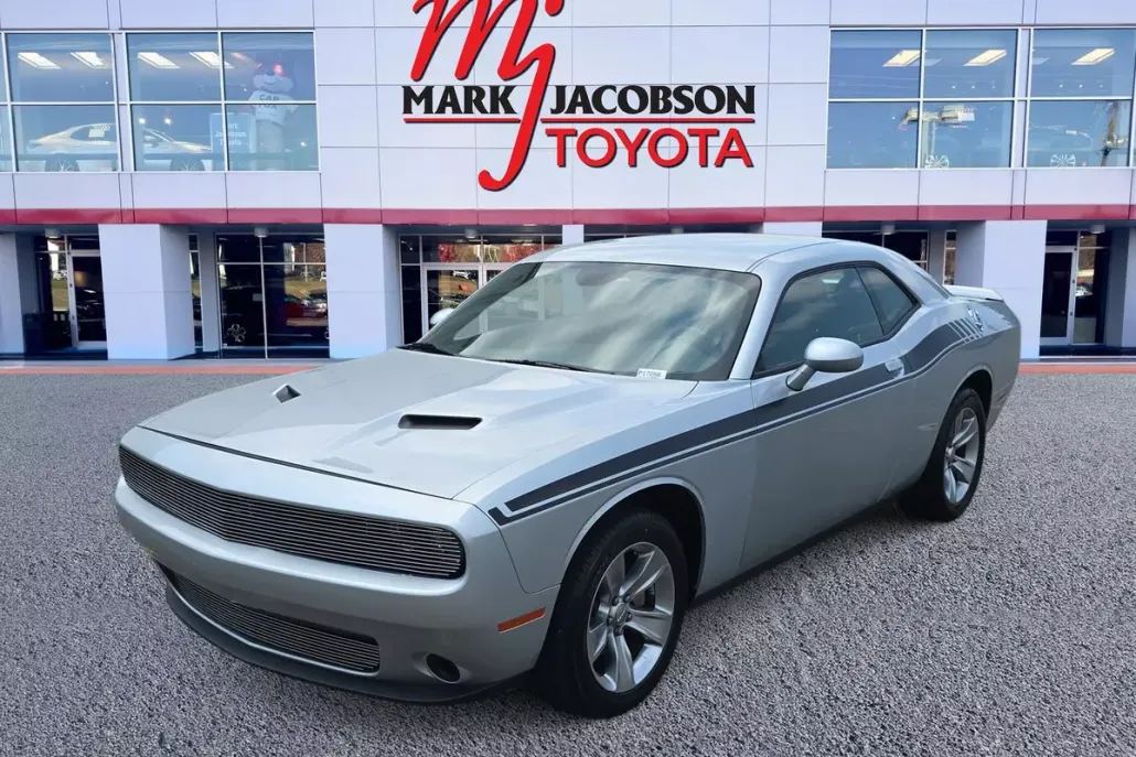 2021 Dodge Challenger SXT photo 1