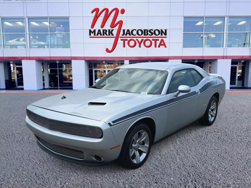 2021 Dodge Challenger SXT photo 1