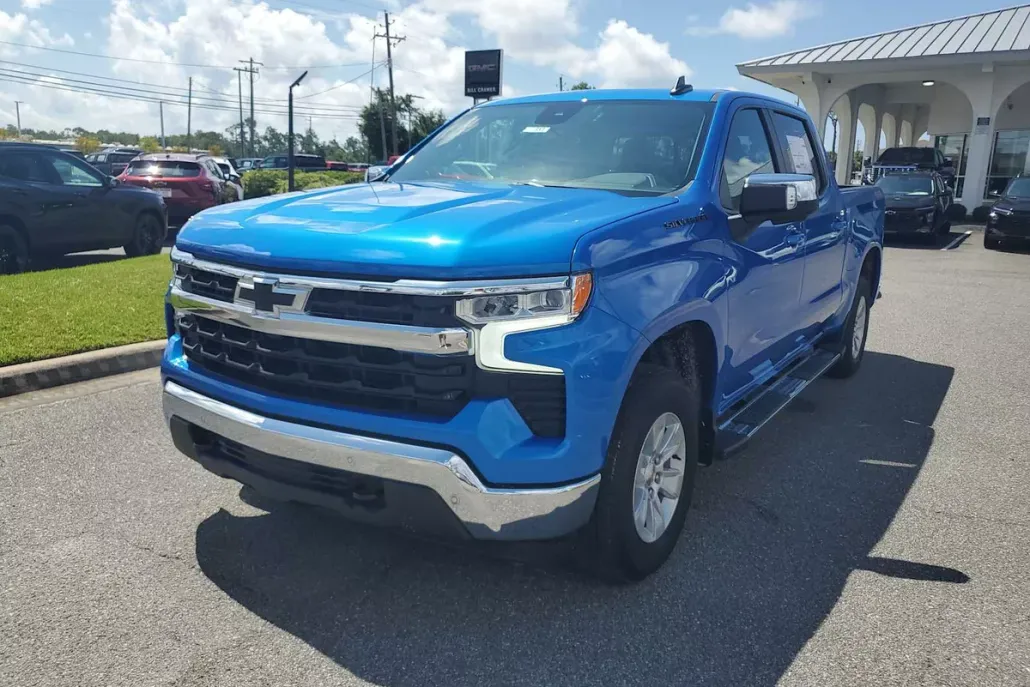 2025 Chevrolet Silverado 1500 LT photo 1