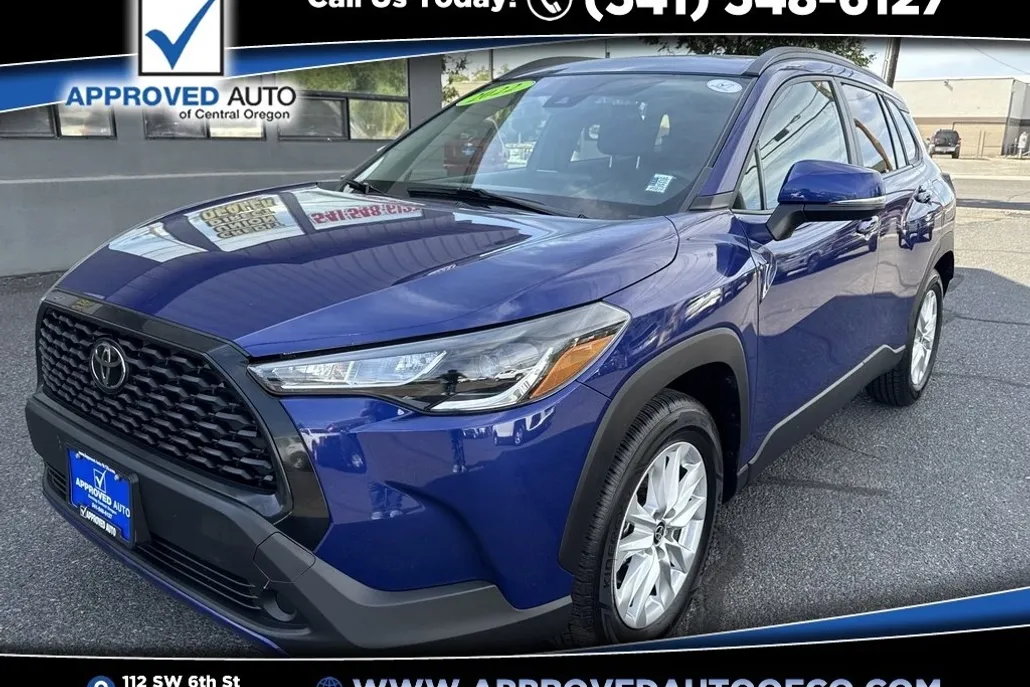 2022 Toyota Corolla Cross LE photo 1