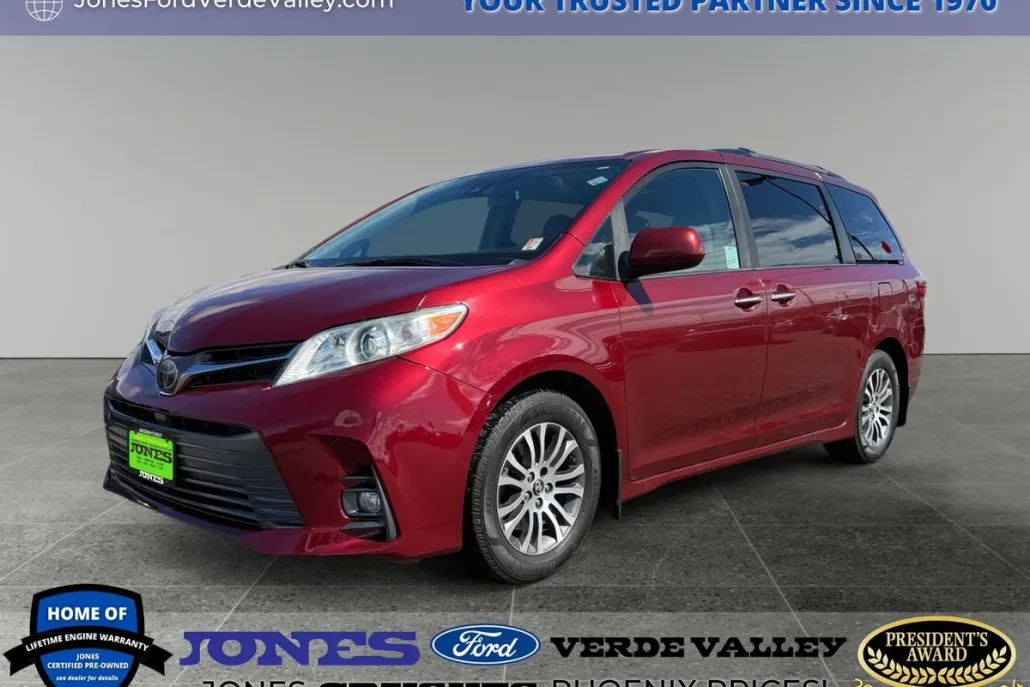 2019 Toyota Sienna L photo 1
