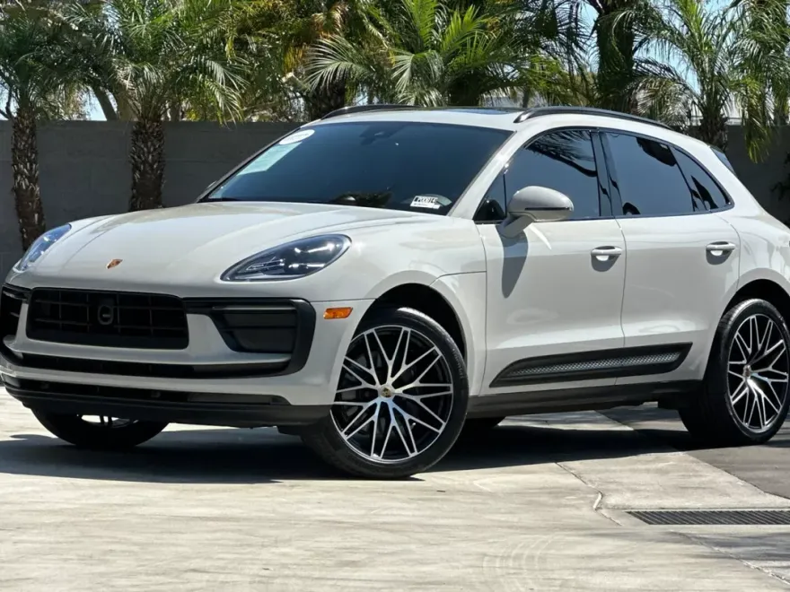 2023 Porsche Macan T photo 1