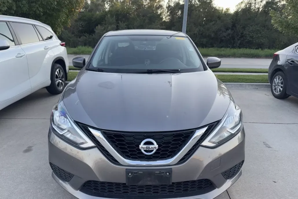 2016 Nissan Sentra SV photo 1