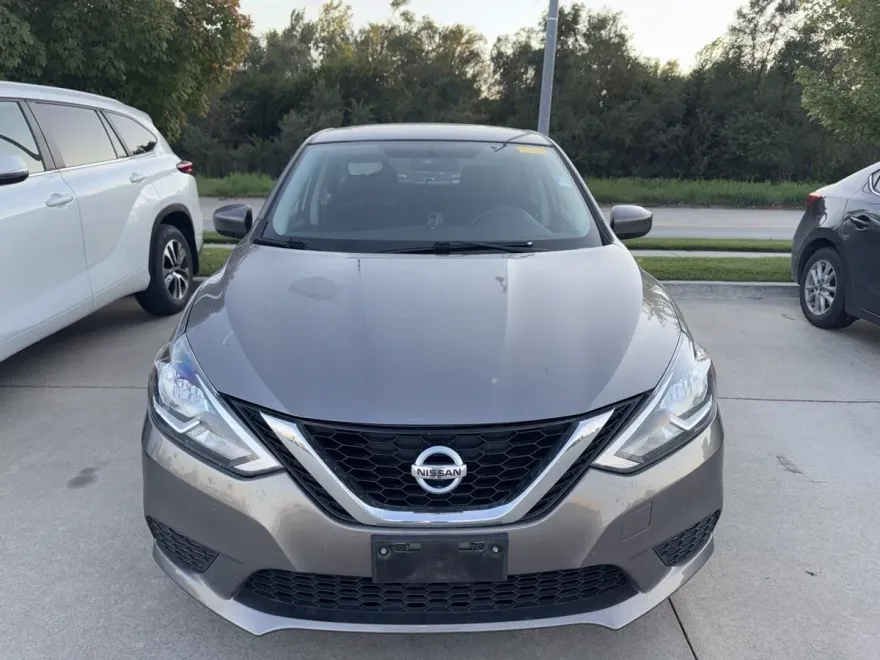 2016 Nissan Sentra SV photo 1