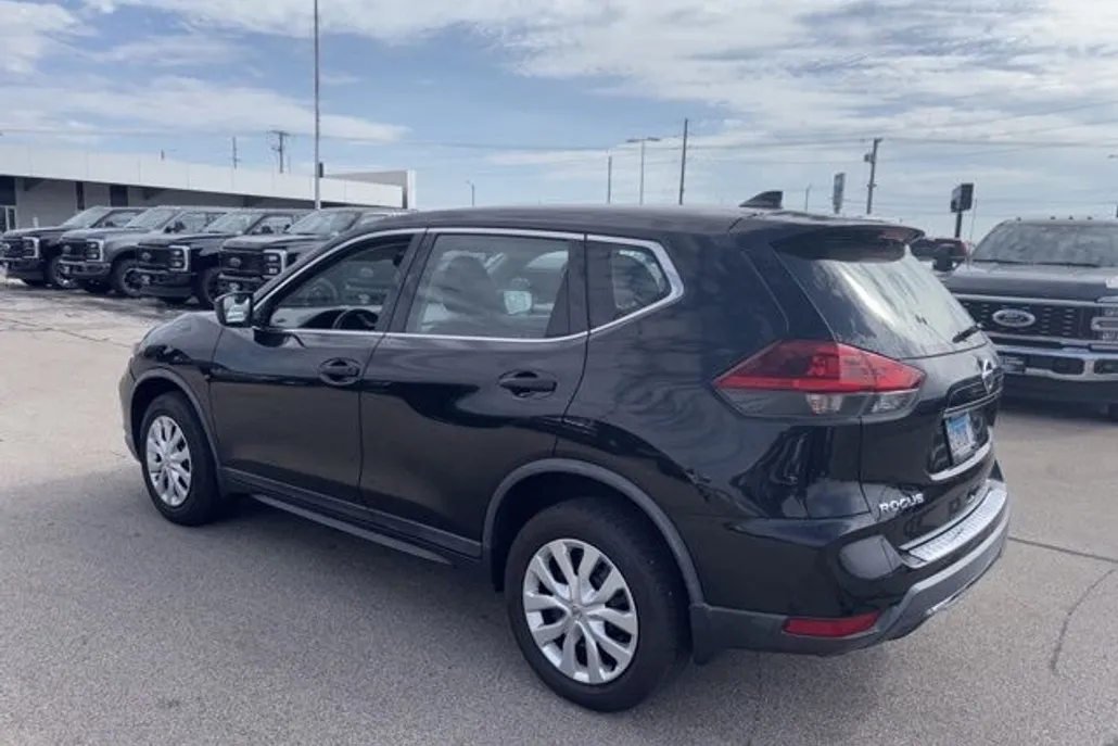 2018 Nissan Rogue S photo 1
