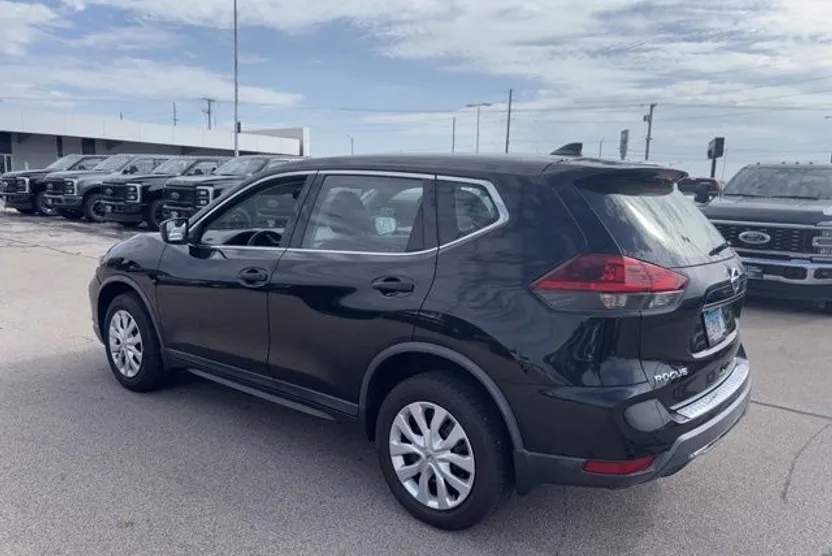 2018 Nissan Rogue S photo 1