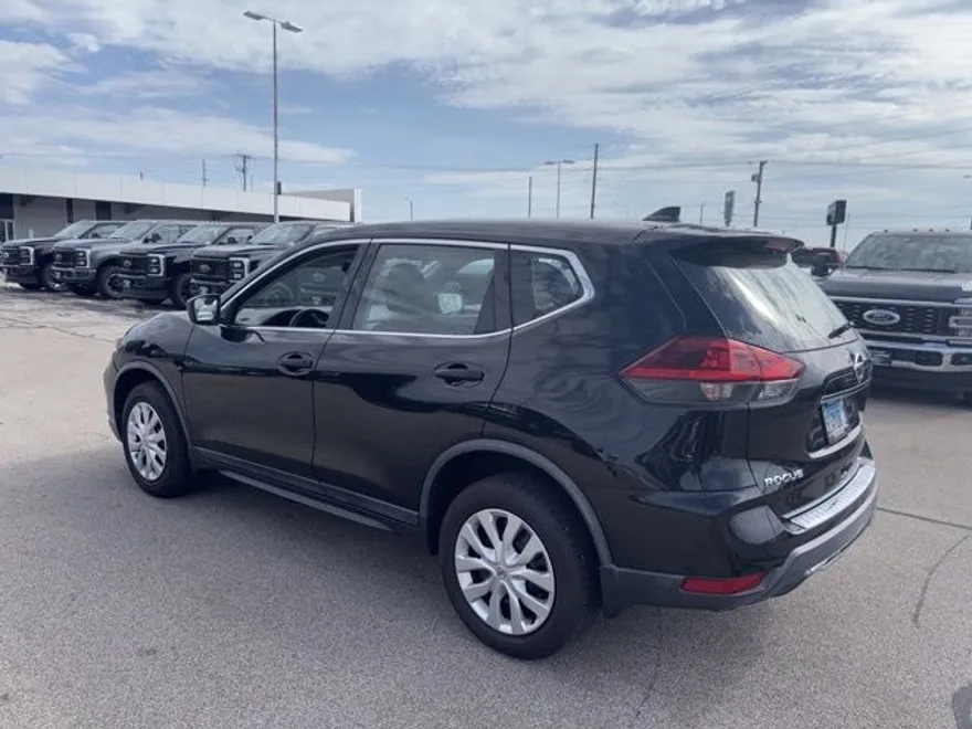 2018 Nissan Rogue S photo 1