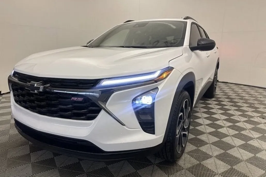 2025 Chevrolet Trax photo 1