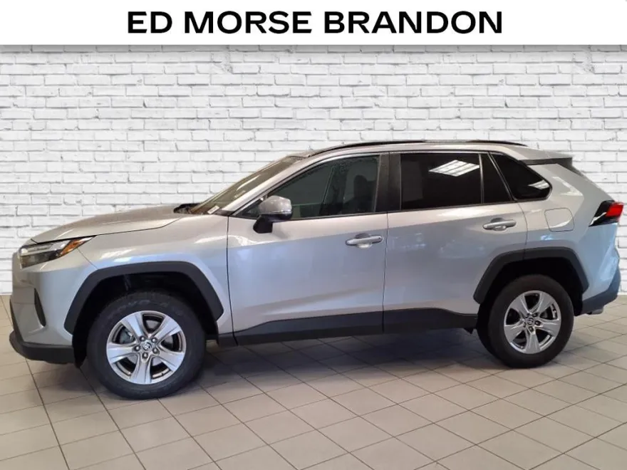 2023 Toyota RAV4 XLE photo 1
