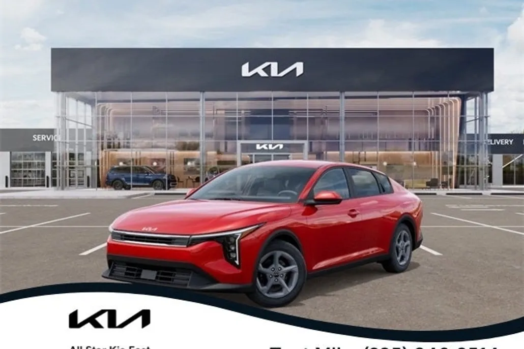 2025 Kia K4 LXS photo 1