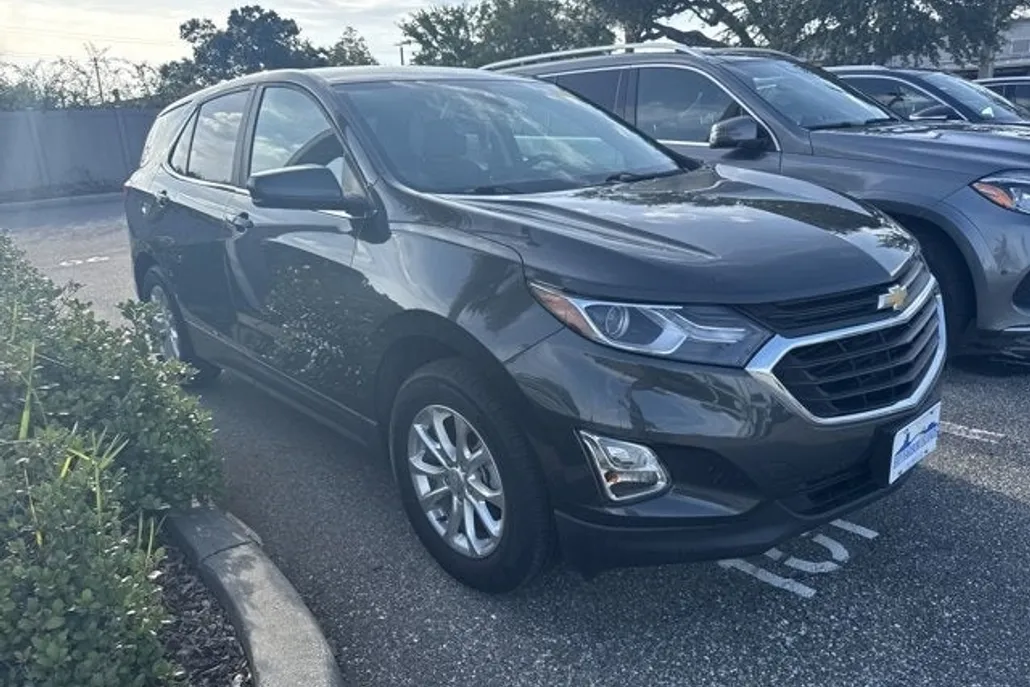2021 Chevrolet Equinox LT photo 1