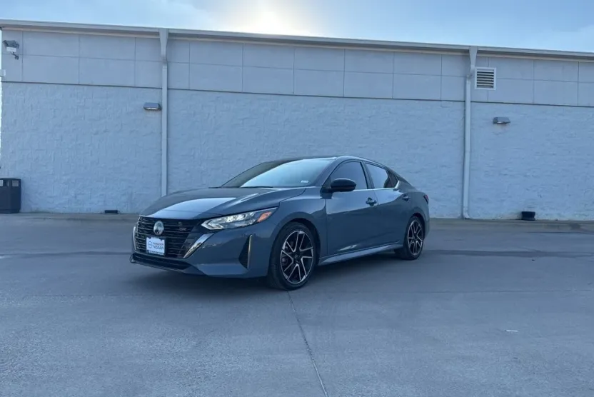 2024 Nissan Sentra SR photo 1