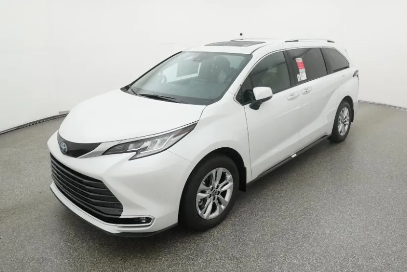 2025 Toyota Sienna Limited photo 1
