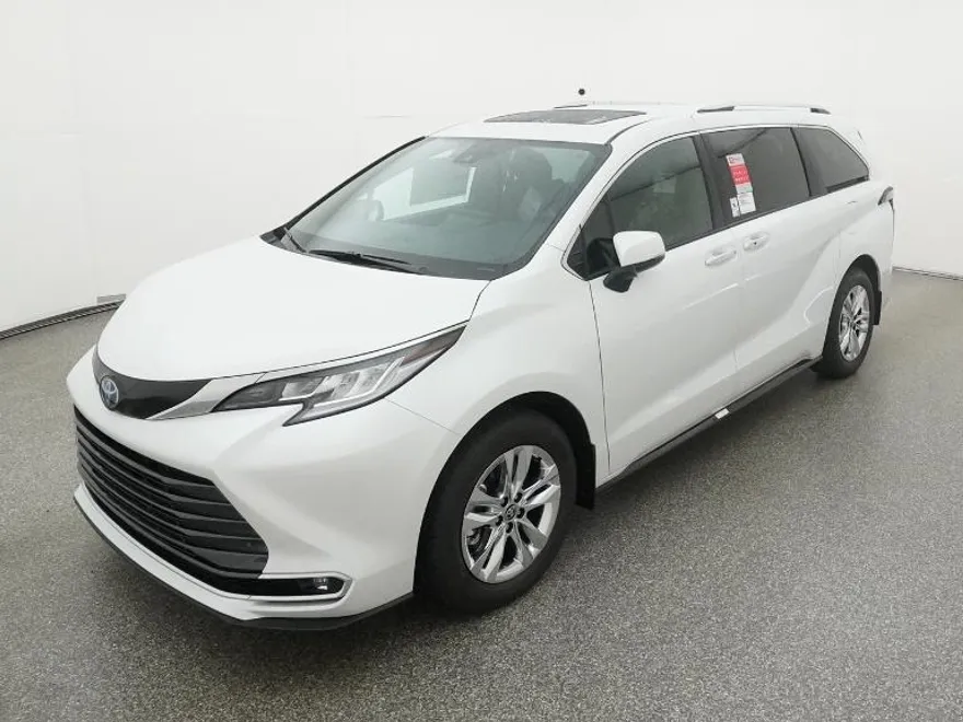 2025 Toyota Sienna Limited photo 1