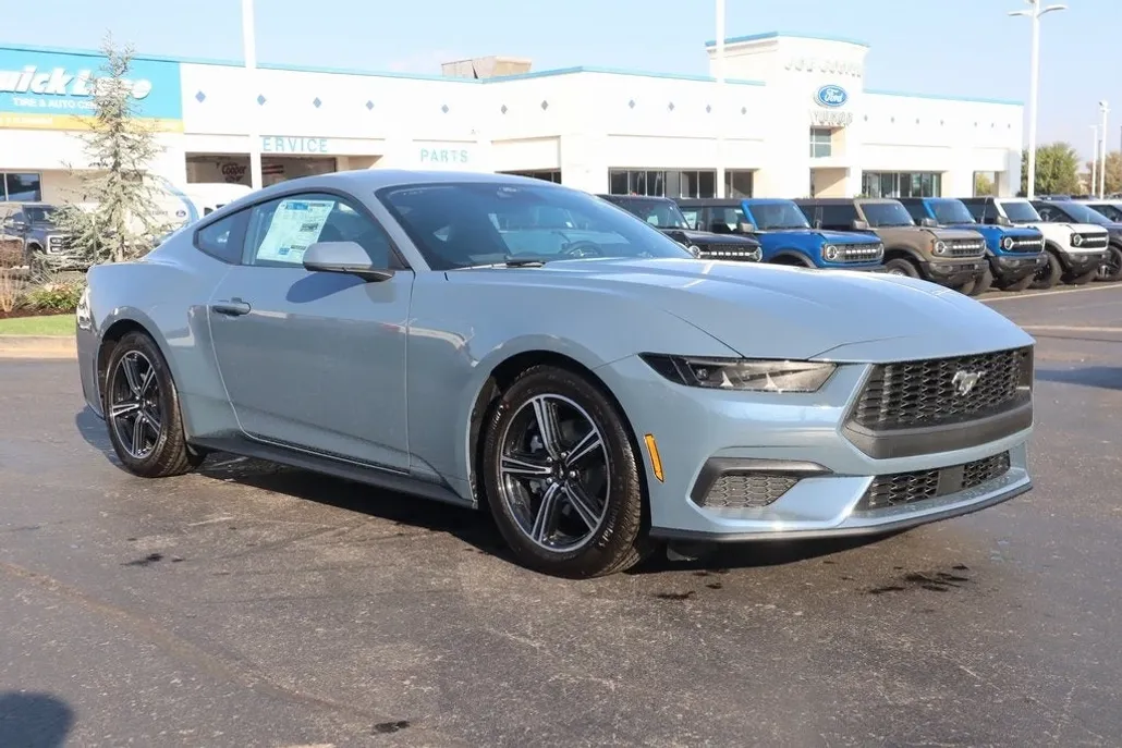 2025 Ford Mustang EcoBoost photo 1