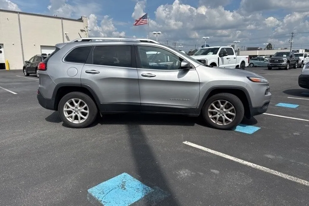 2015 Jeep Cherokee Latitude photo 1