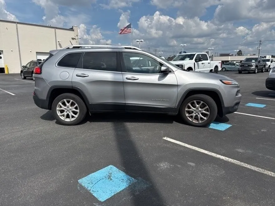 2015 Jeep Cherokee Latitude photo 1