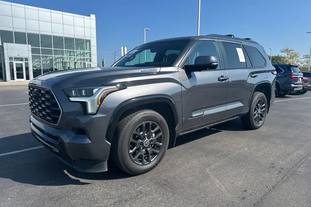 2024 Toyota Sequoia Platinum photo 1