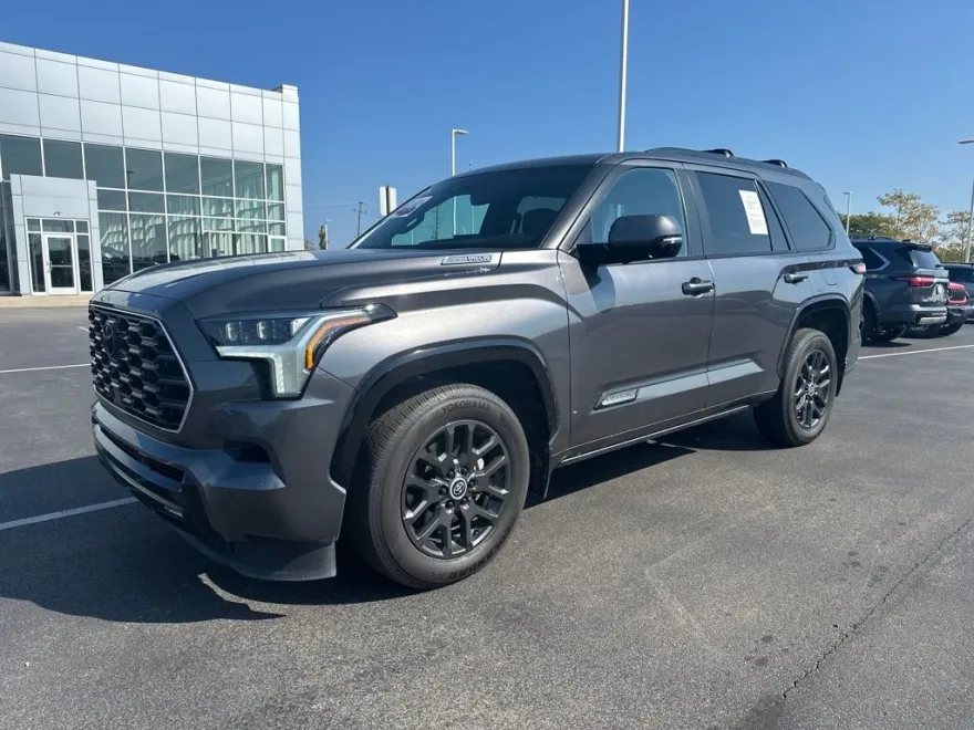 2024 Toyota Sequoia Platinum photo 1