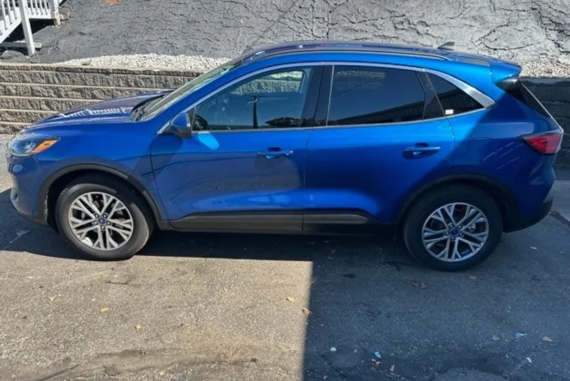 2022 Ford Escape SEL photo 1