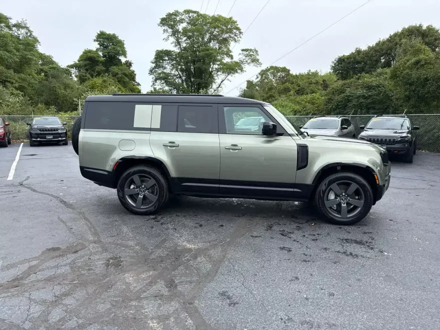 2025 Land Rover Defender X-Dynamic SE photo 1