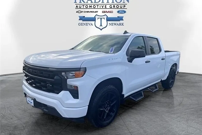 2024 Chevrolet Silverado 1500 Custom photo 1