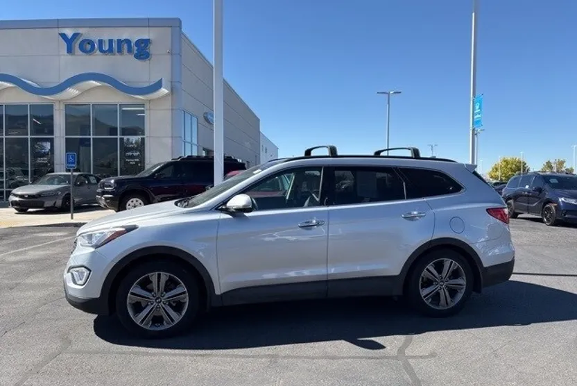 2016 Hyundai Santa Fe SE photo 1