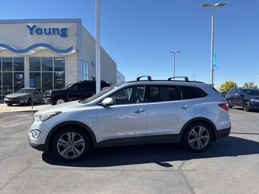2016 Hyundai Santa Fe SE photo 1