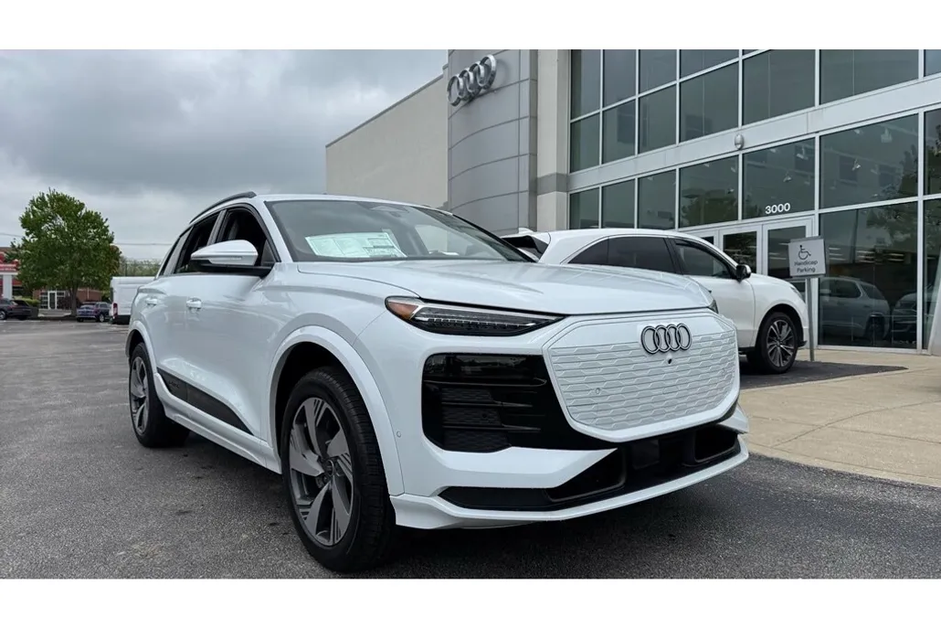 2025 Audi Q6 E-tron Premium Plus photo 1