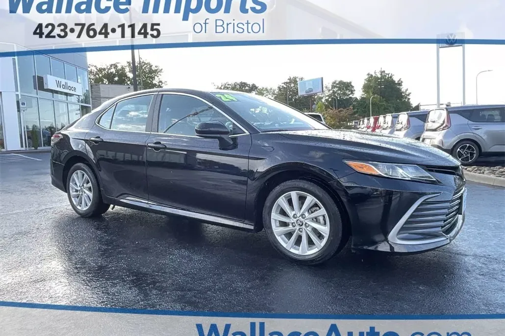 2024 Toyota Camry LE photo 1