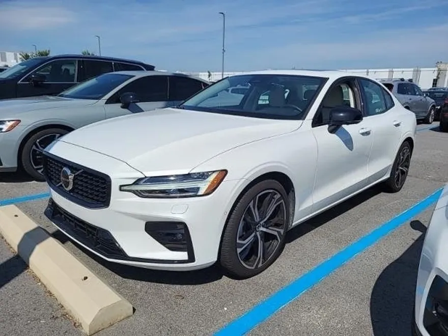 2024 Volvo S60 B5 Plus photo 1