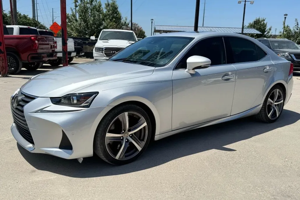 2018 Lexus IS 300 photo 1