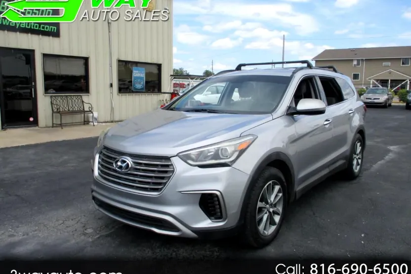 2017 Hyundai Santa Fe SE photo 1