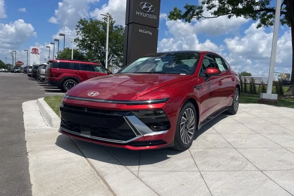 2025 Hyundai Sonata Hybrid Limited photo 1