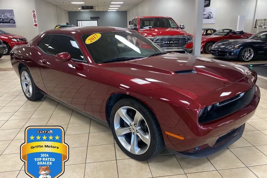 2017 Dodge Challenger SXT photo 1