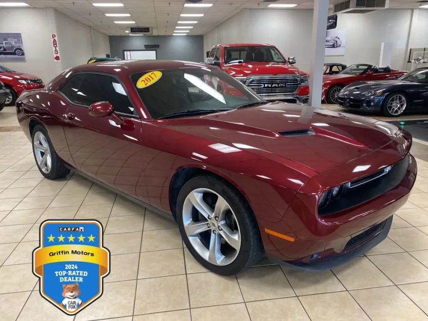 2017 Dodge Challenger SXT photo 1
