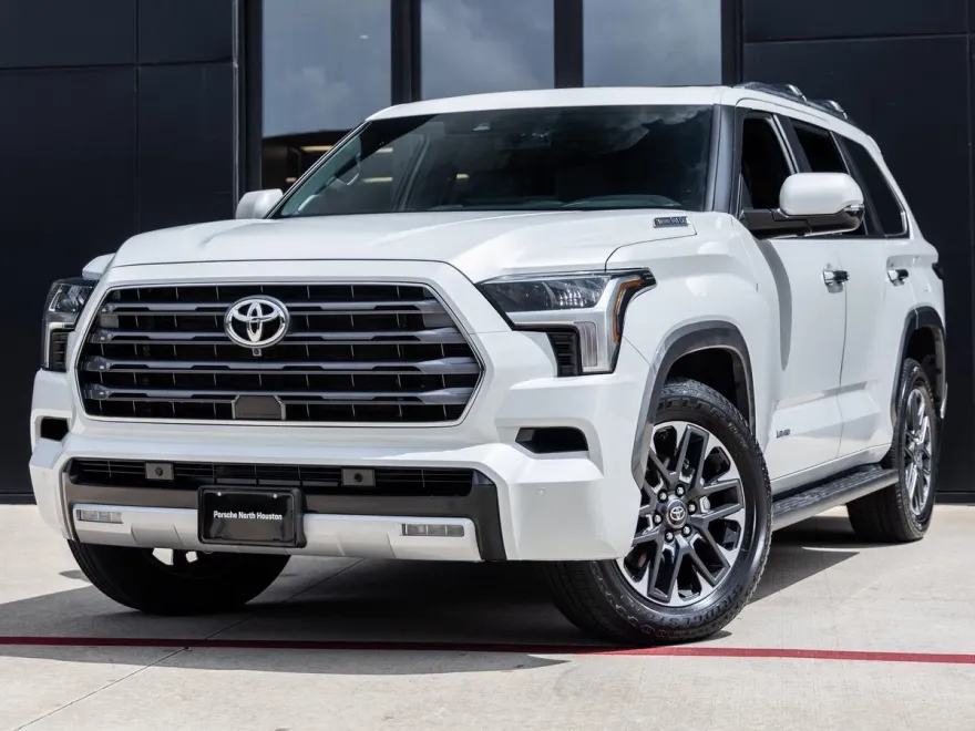 2025 Toyota Sequoia Base photo 1