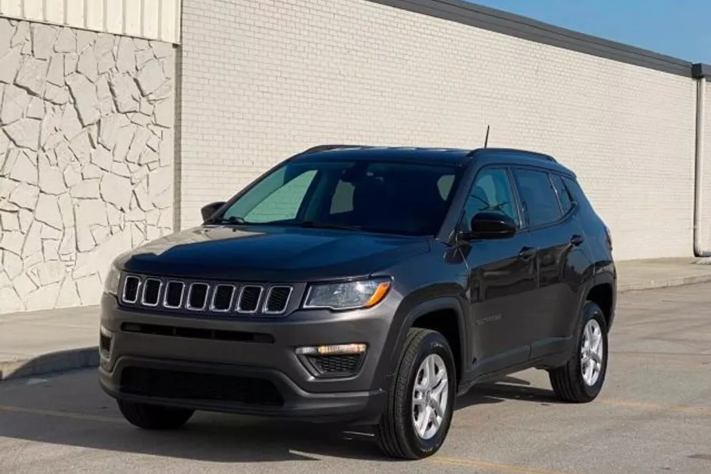 2018 Jeep Compass Sport photo 1