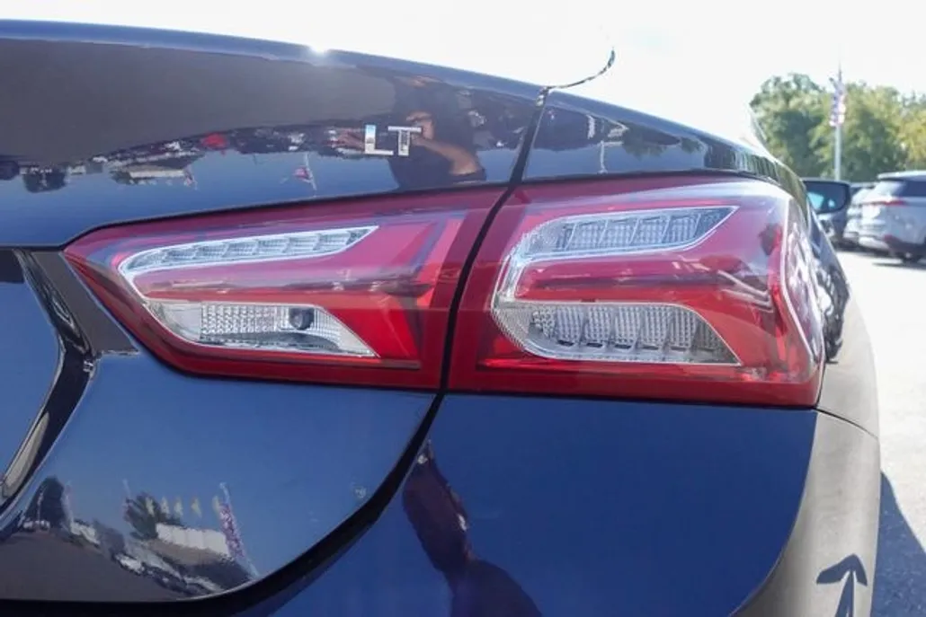 2022 Chevrolet Malibu 1LT photo 1