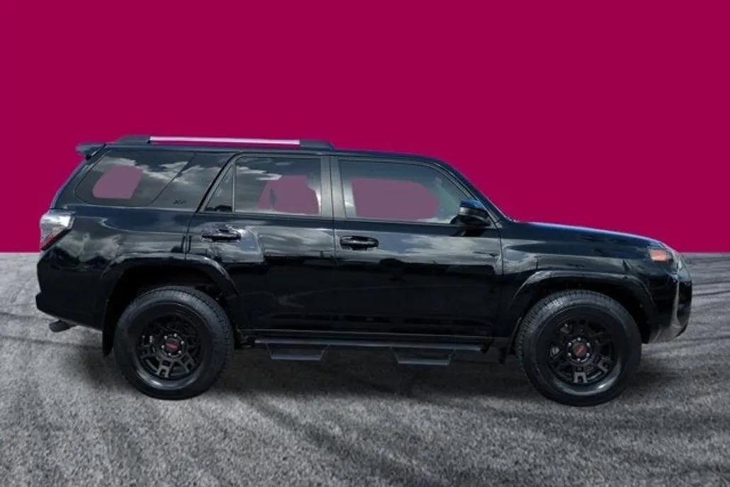 2022 Toyota 4Runner SR5 photo 1