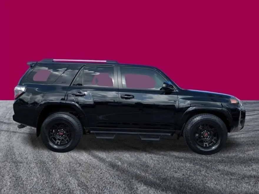 2022 Toyota 4Runner SR5 photo 1