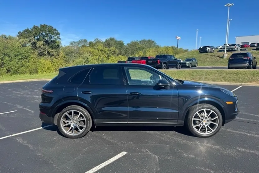 2019 Porsche Cayenne Base photo 1