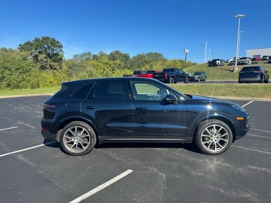 2019 Porsche Cayenne Base photo 1