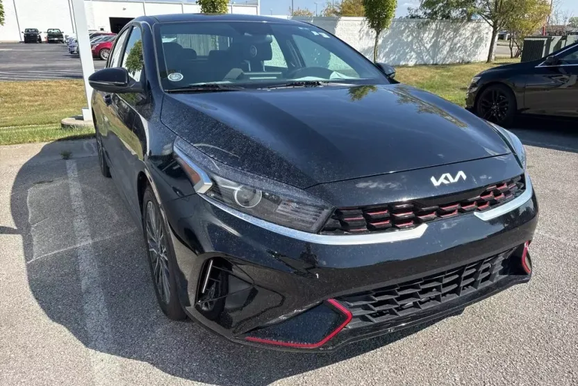 2023 Kia Forte GT-Line photo 1